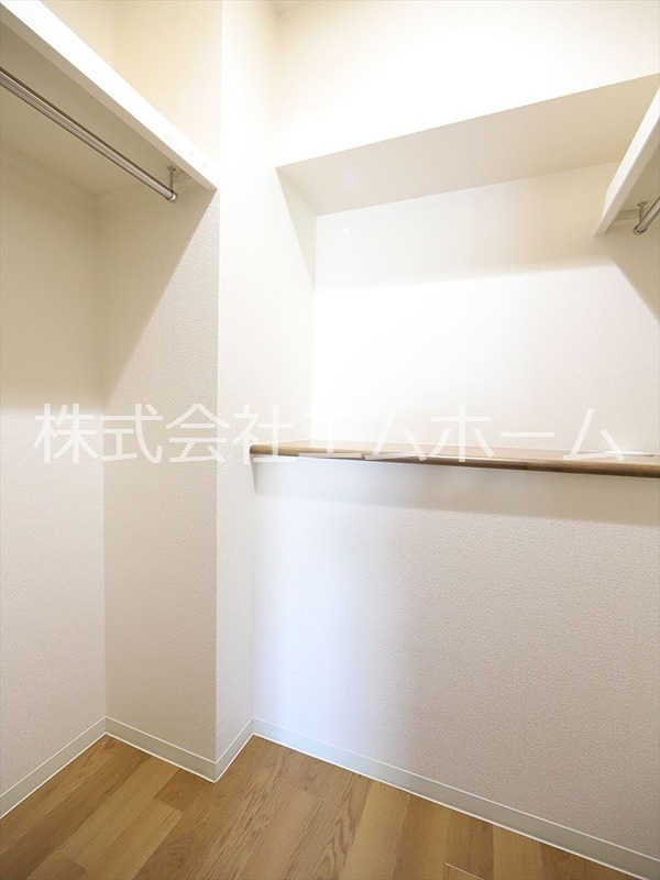 収納　ウォークインクローゼット（収納充実してます）