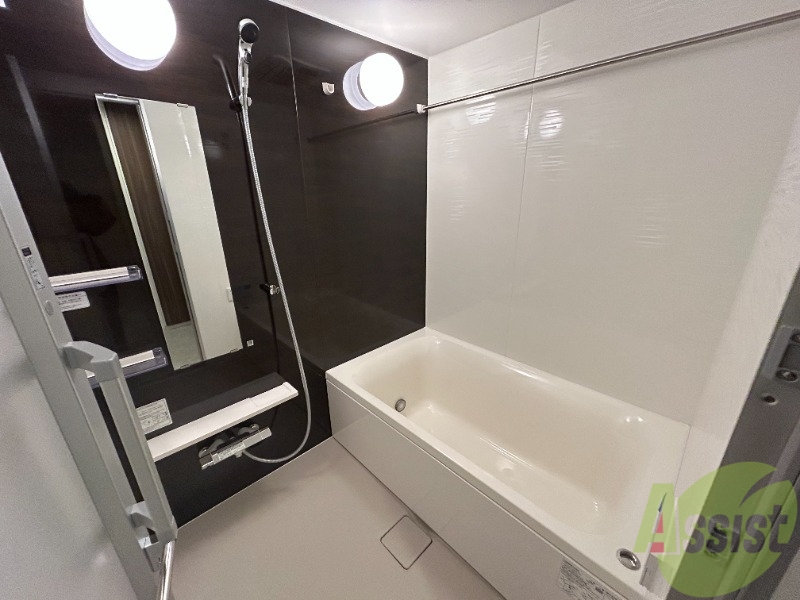 バス・シャワールーム　浴槽には追焚が付いています。一日の疲れがしっかり取れますね。