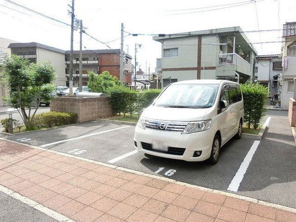 駐車場　敷地内駐車場！