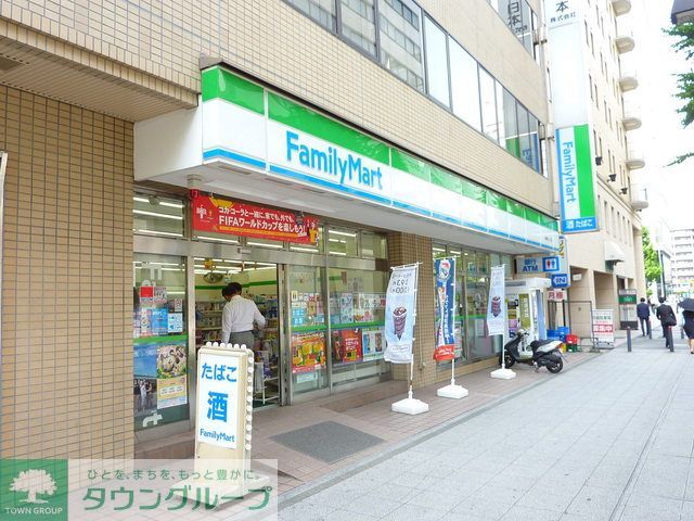 コンビニ　ファミリーマート（コンビニ）まで240m