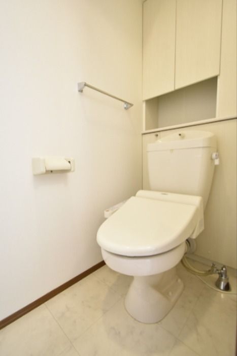 トイレ　※同じ間取りの別部屋の写真となります
