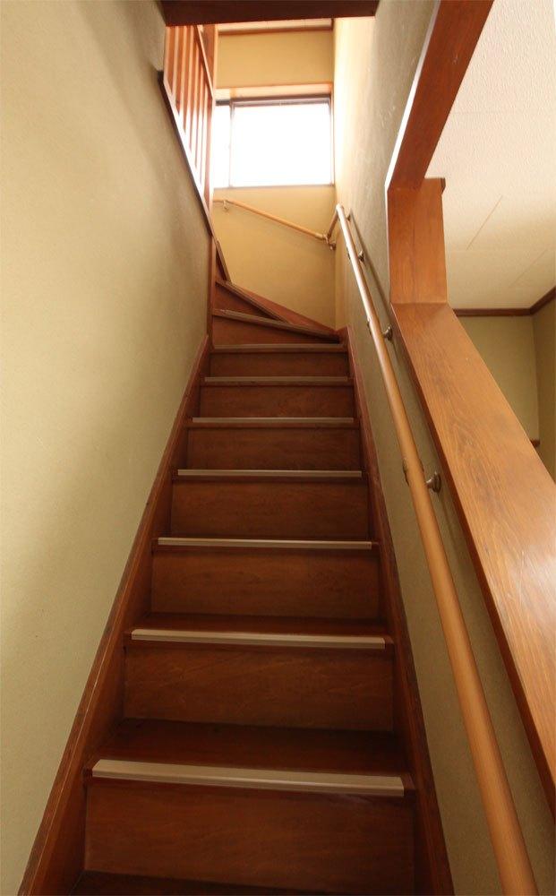 その他設備　階段を見上げたところです