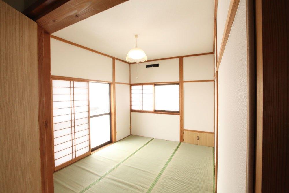 その他部屋・スペース　２F　明るいサッシ戸　現在は畳から洋室になっています