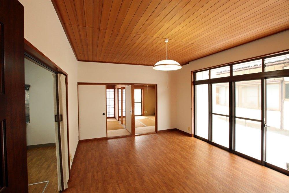 居室・リビング　LDKから和室へ