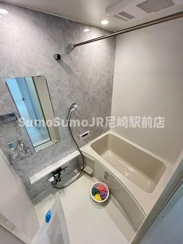 バス・シャワールーム　落ち着いた空間のお風呂です