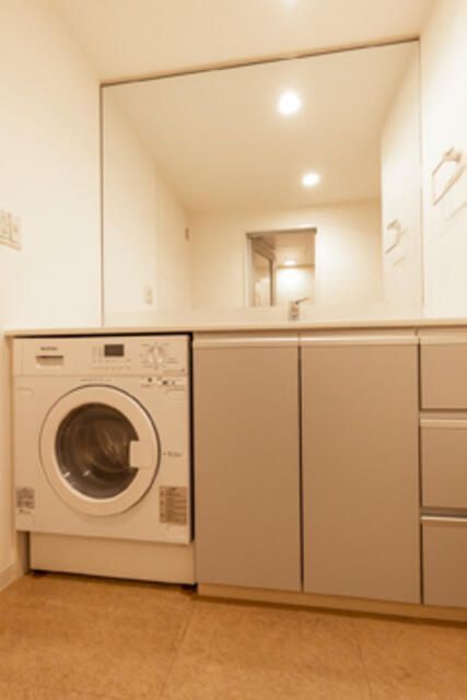 洗面設備　■多面鏡独立洗面台■キャビネット収納付き