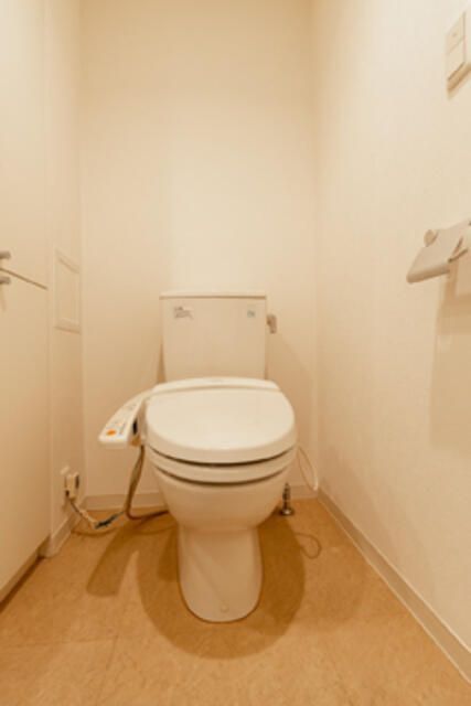 トイレ　■温水洗浄便座温水洗浄便座■ウォールキャビネット収納付き♪