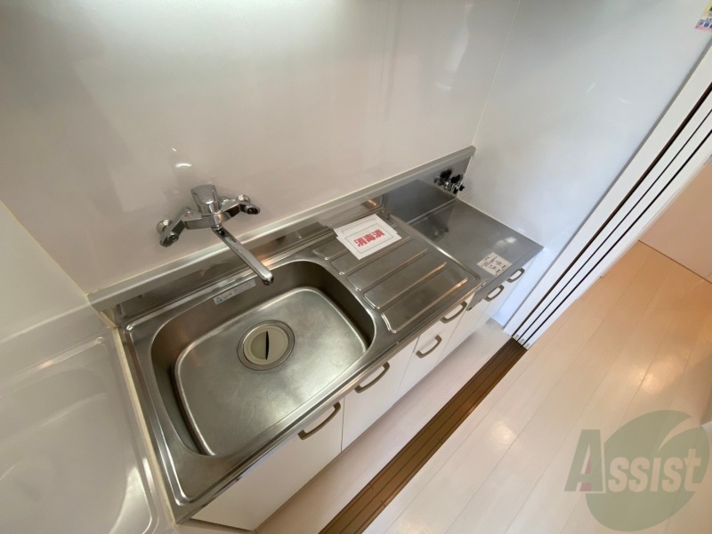 キッチン　キッチンです。ご自身でコンロを設置していただけます。