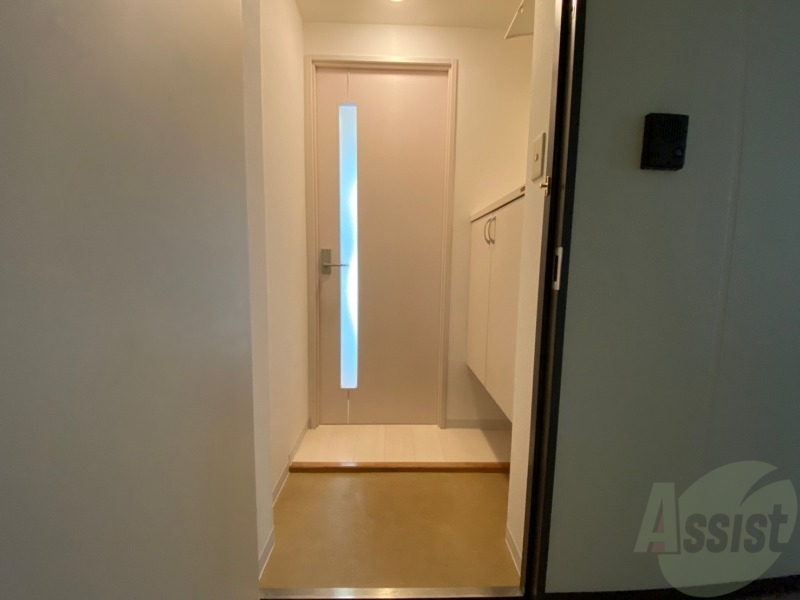 玄関　玄関です。白を基調としていて清潔感があります！