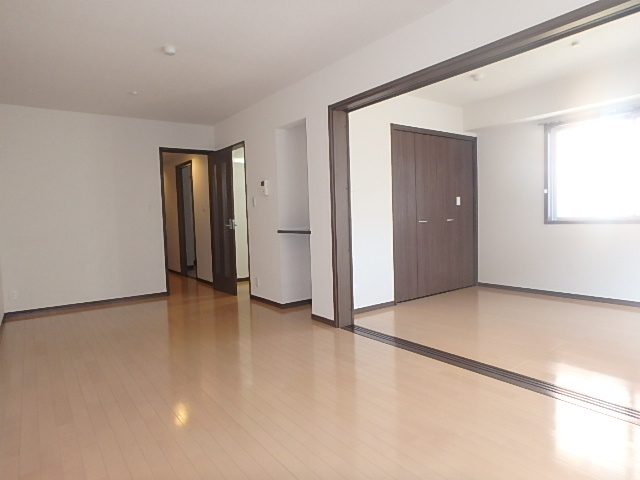 居室・リビング　日当たりの良いリビングで家族団欒しましょう。