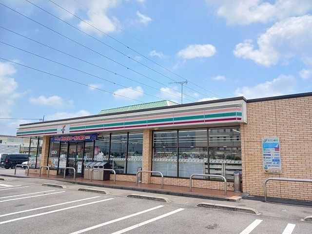 コンビニ　セブンイレブン小山城東４丁目店（コンビニ）まで200m