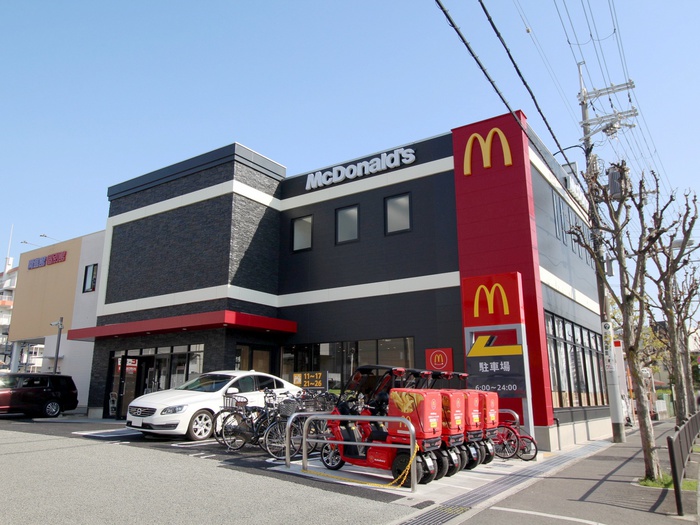 飲食店　マクドナルド豊中緑丘店（飲食店）まで554m