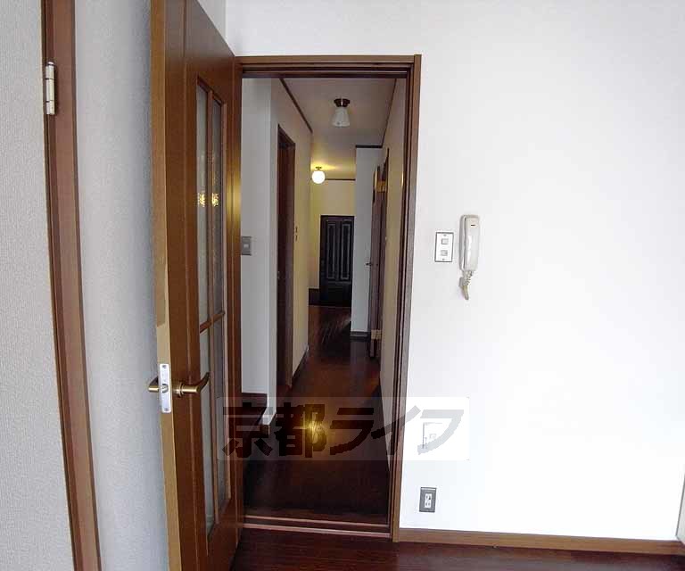 その他部屋・スペース　扉つきの廊下で安心ですね。