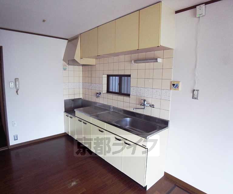 キッチン　大きなキッチンですね。