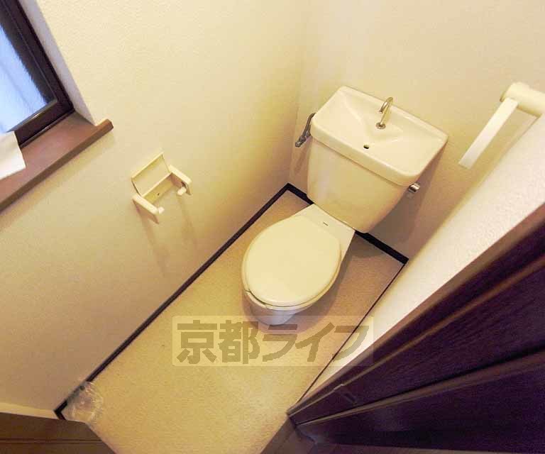 トイレ　清潔感のあるトイレですね。