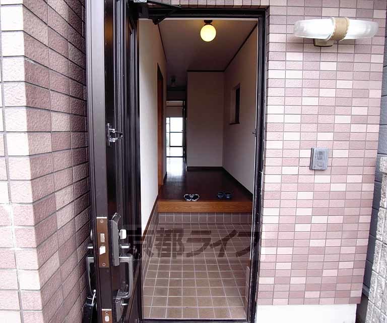 玄関　立派な玄関ですね。