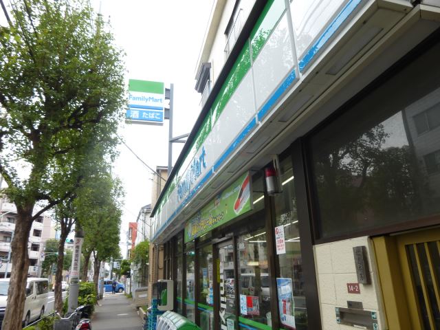 コンビニ　ファミリーマート（コンビニ）まで140m