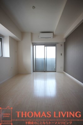 居室・リビング　出窓有で開放的な空間