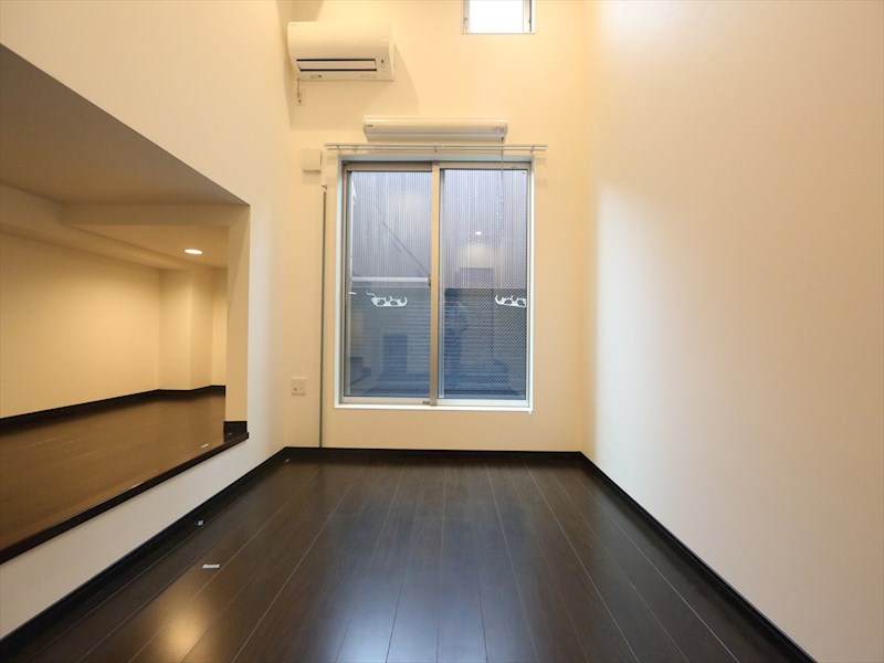 バルコニー　洋室5.4帖　アンダーロフト6.1帖（寝室にも使えます）