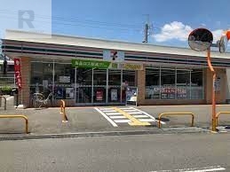 コンビニ　セブンイレブン摂津千里丘4丁目店（コンビニ）まで342m