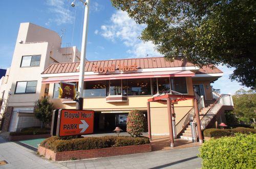 飲食店　ロイヤルホスト平野店（飲食店）まで877m