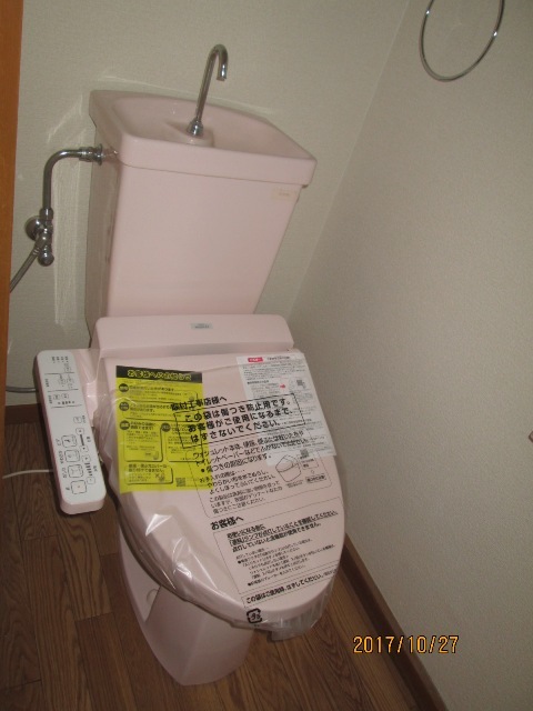 トイレ　温水洗浄便座。