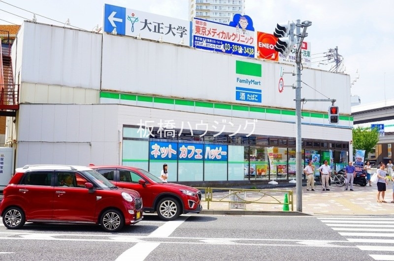 コンビニ　ファミリーマート（コンビニ）まで443m