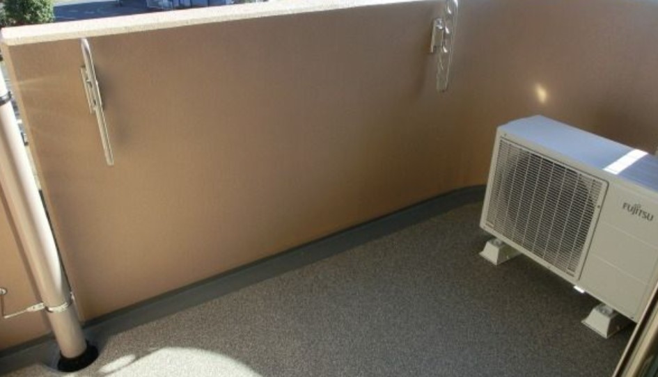 バルコニー　暖かな日差しのふりそそぐバルコニー