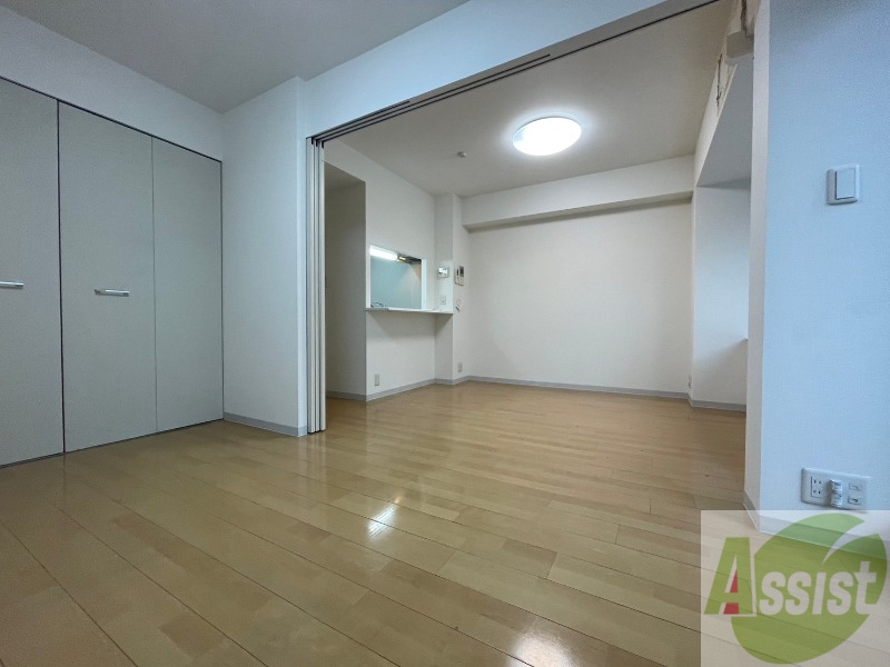 その他部屋・スペース　寝室です。こちらも日当たり良いですね。すっきり起きられそう。