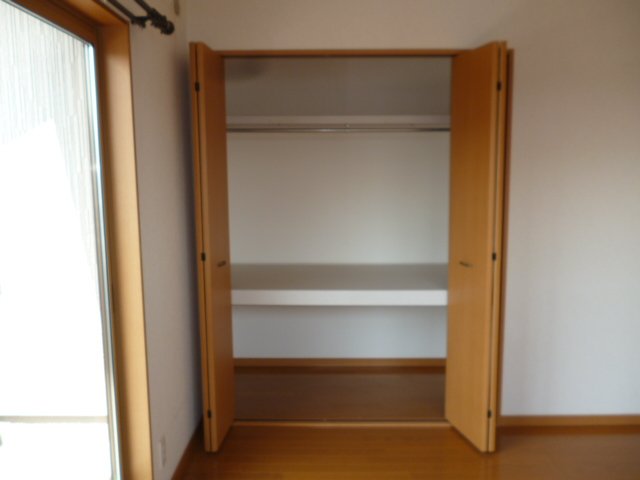 収納　2階主寝室クローゼット