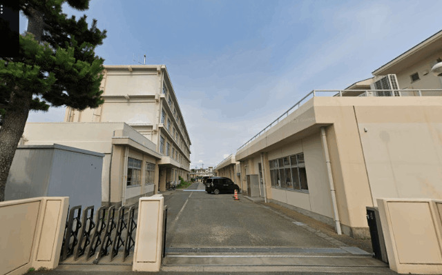 小学校　浜松市立佐藤小学校（小学校）まで820m