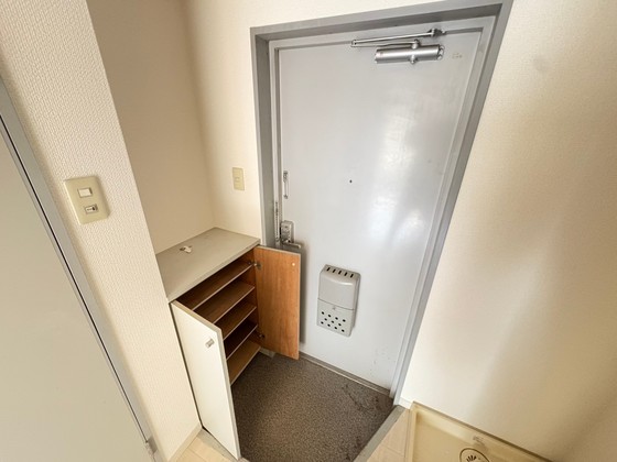 玄関　※別号室の写真です