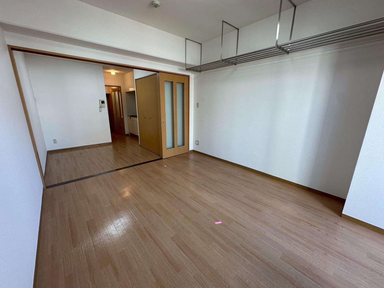 居室・リビング　8帖の広い洋室です(別室参考写真)