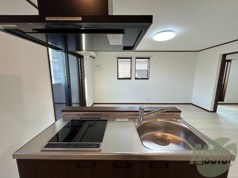 キッチン　キッチンはアイランドキッチンとなっており、開放感があります。