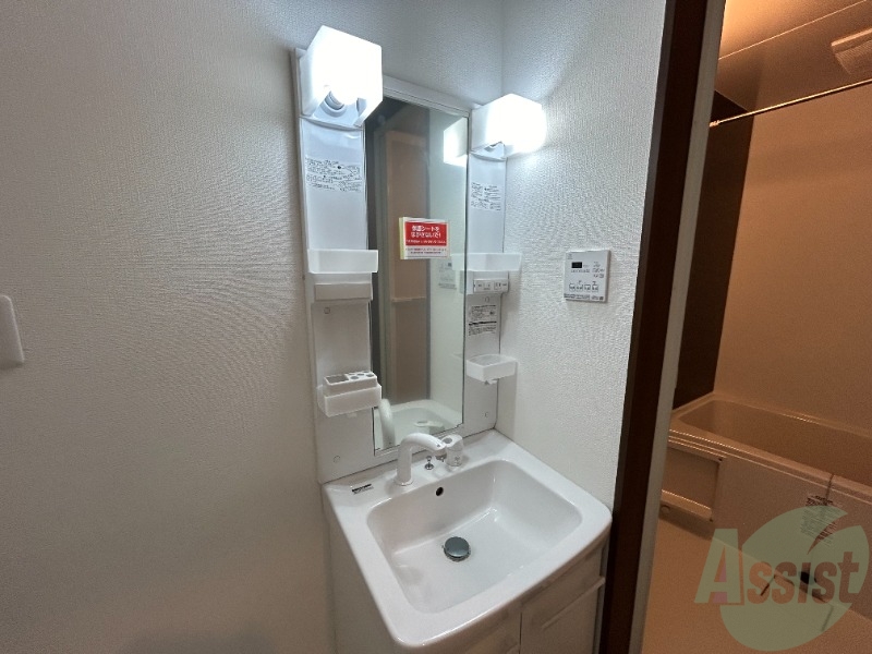 洗面設備　独立洗面台がございます。朝の支度で使いましょう。