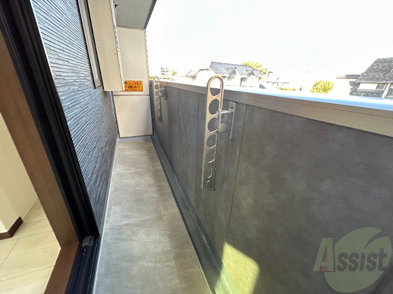 バルコニー　ベランダはかなり広いので、洗濯物がたくさん干せます。