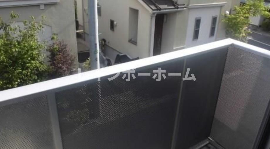 バルコニー　開放的で明るい空間を演出してくれるバルコニーです