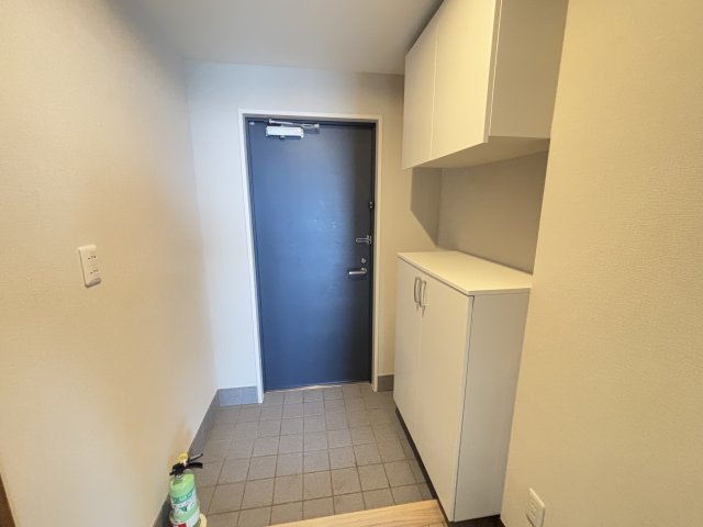 玄関　※別部屋参考写真