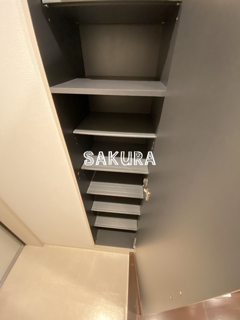 玄関　収納豊富なシューズボックスです♪