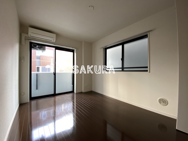 居室・リビング　こちらのリビングで趣味の時間をお楽しみください♪