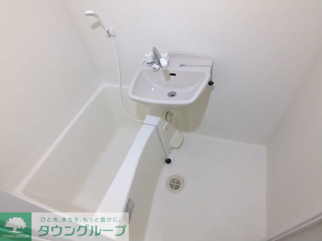 バス・シャワールーム　仕様・設備は現況と異なる場合があります。現況優先。