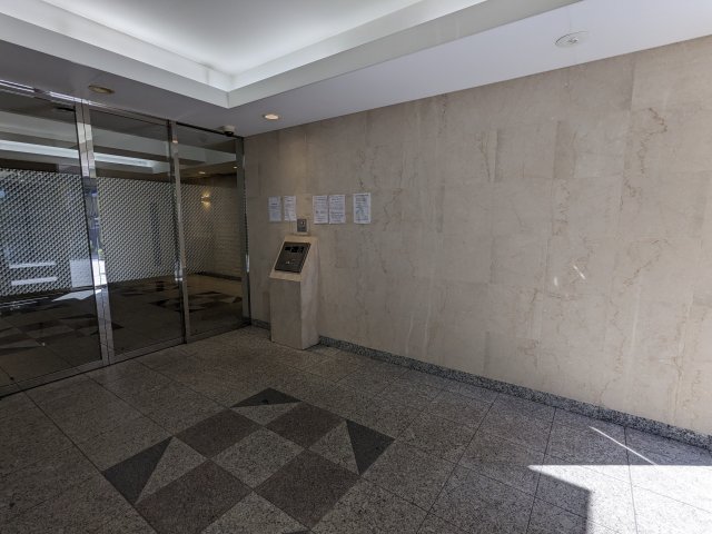 エントランス　建物の内部です