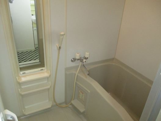 バス・シャワールーム　別部屋参考写真。