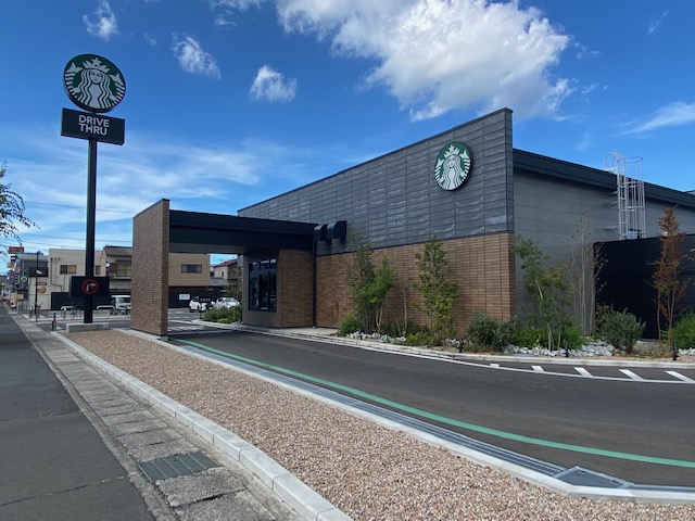 飲食店　スターバックス（飲食店）まで584m