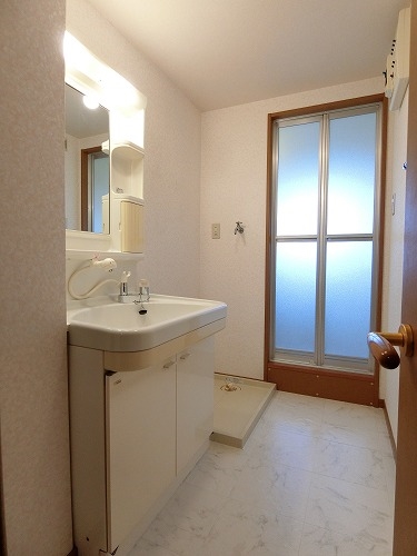 洗面設備　※写真は反転タイプです。現況を優先します。