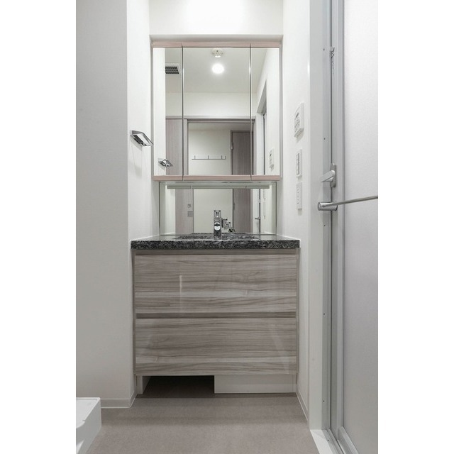 洗面設備　参考写真の為、写真と現況が異なる場合は現況優先となります。