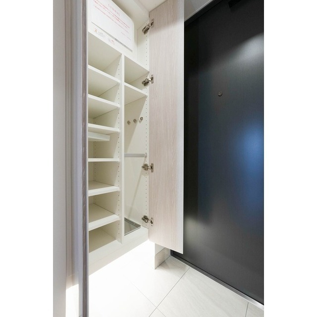 玄関　参考写真の為、写真と現況が異なる場合は現況優先となります。