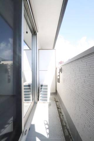 バルコニー　天気の良い日の洗濯物はこちらでされてください