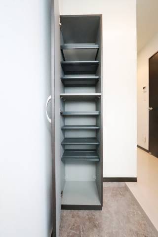 玄関　高さ調整できるシューズボックスです