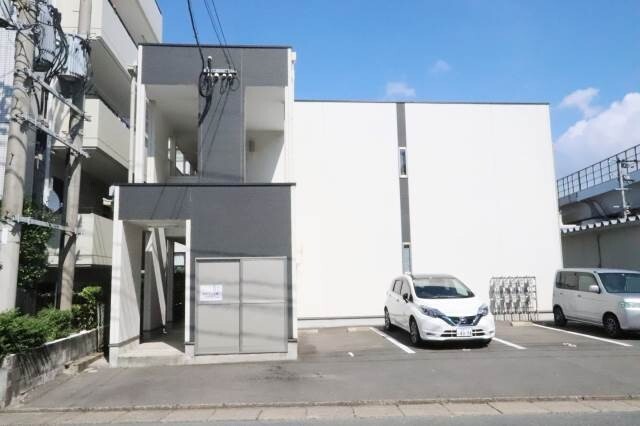 建物外観　2013年築の人気デザイナーズアパートです！